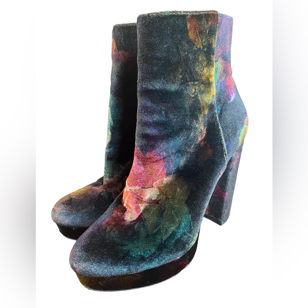 Madden Girl Black Flora Velvet Ankle Boots Size 6.5